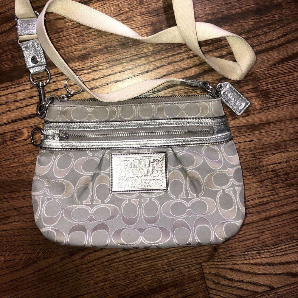Crossbody Coach purse